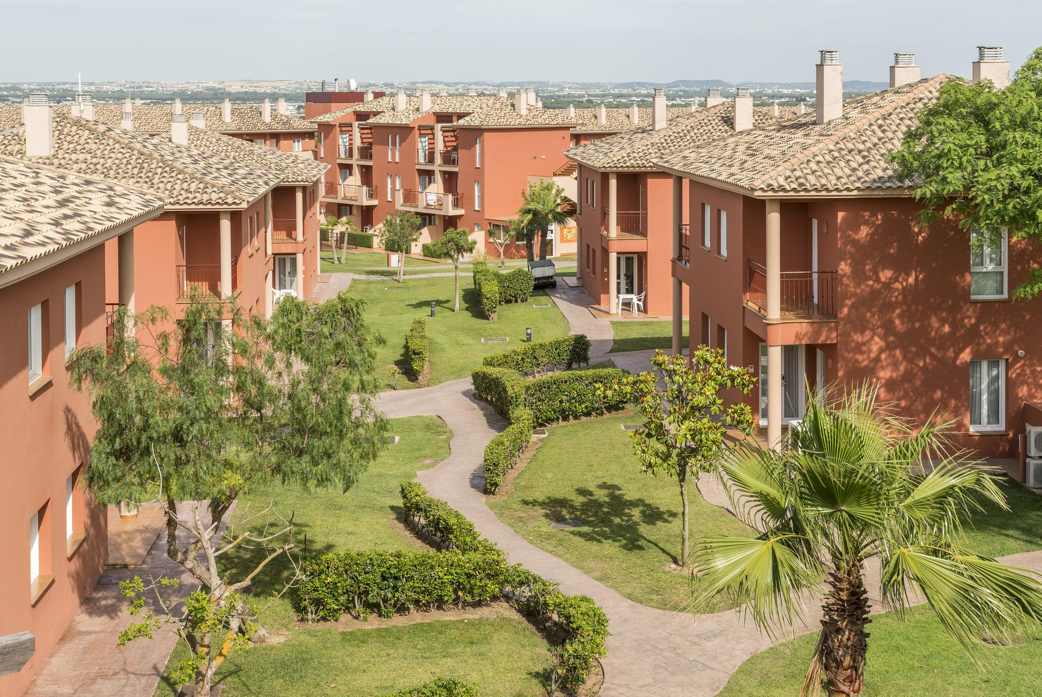 Ilunion Sancti Petri Aparthotel Chiclana de la Frontera Bagian luar foto