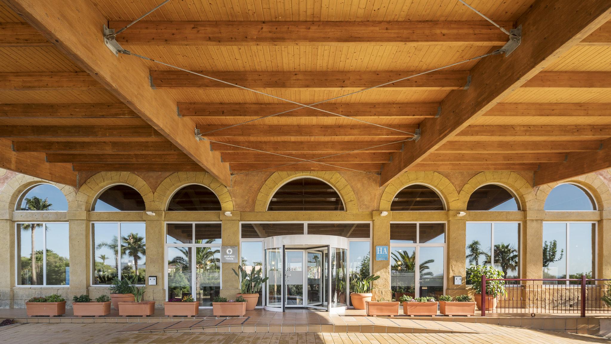 Ilunion Sancti Petri Aparthotel Chiclana de la Frontera Bagian luar foto