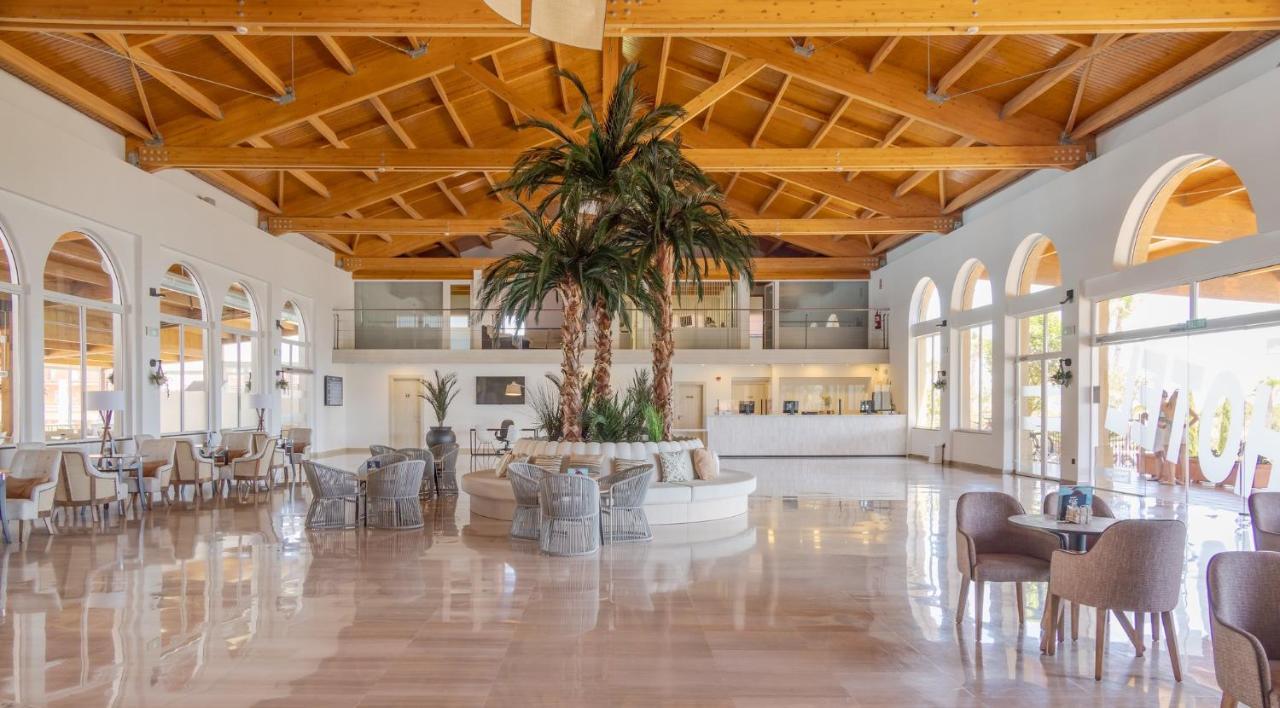 Ilunion Sancti Petri Aparthotel Chiclana de la Frontera Bagian luar foto