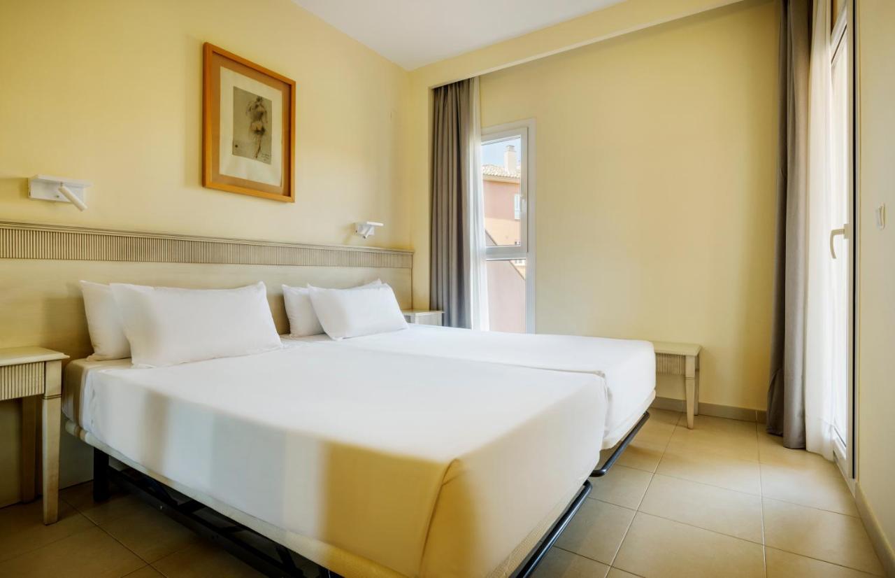 Ilunion Sancti Petri Aparthotel Chiclana de la Frontera Bagian luar foto