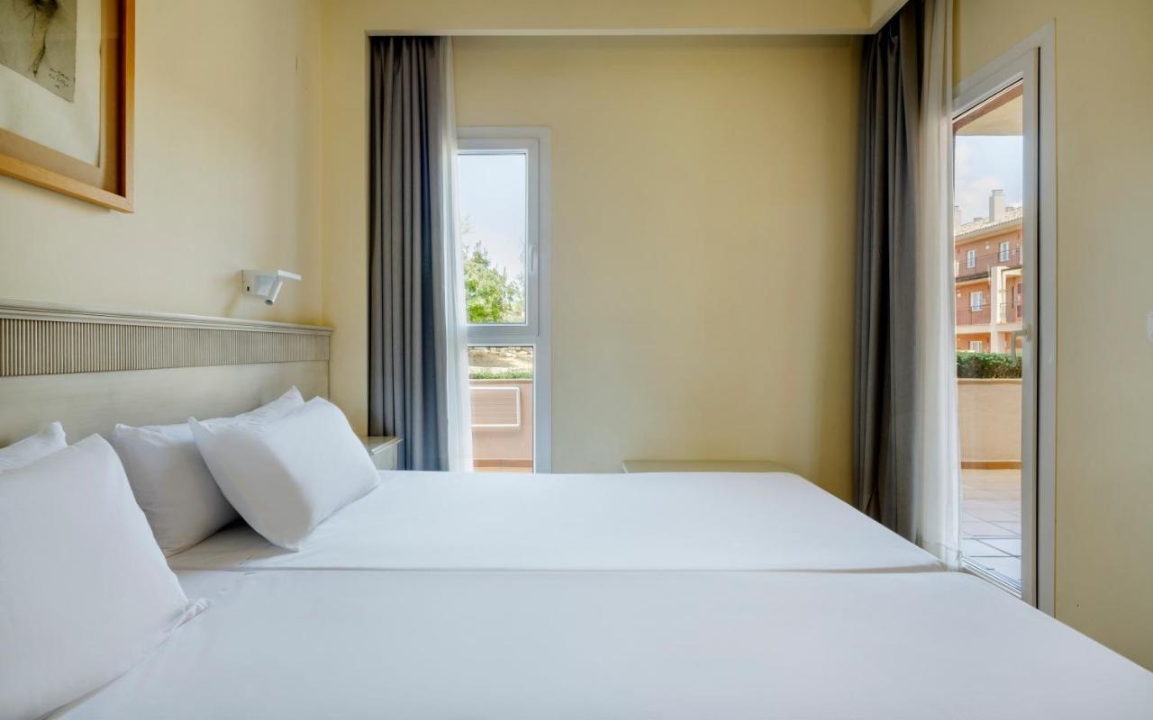 Ilunion Sancti Petri Aparthotel Chiclana de la Frontera Bagian luar foto