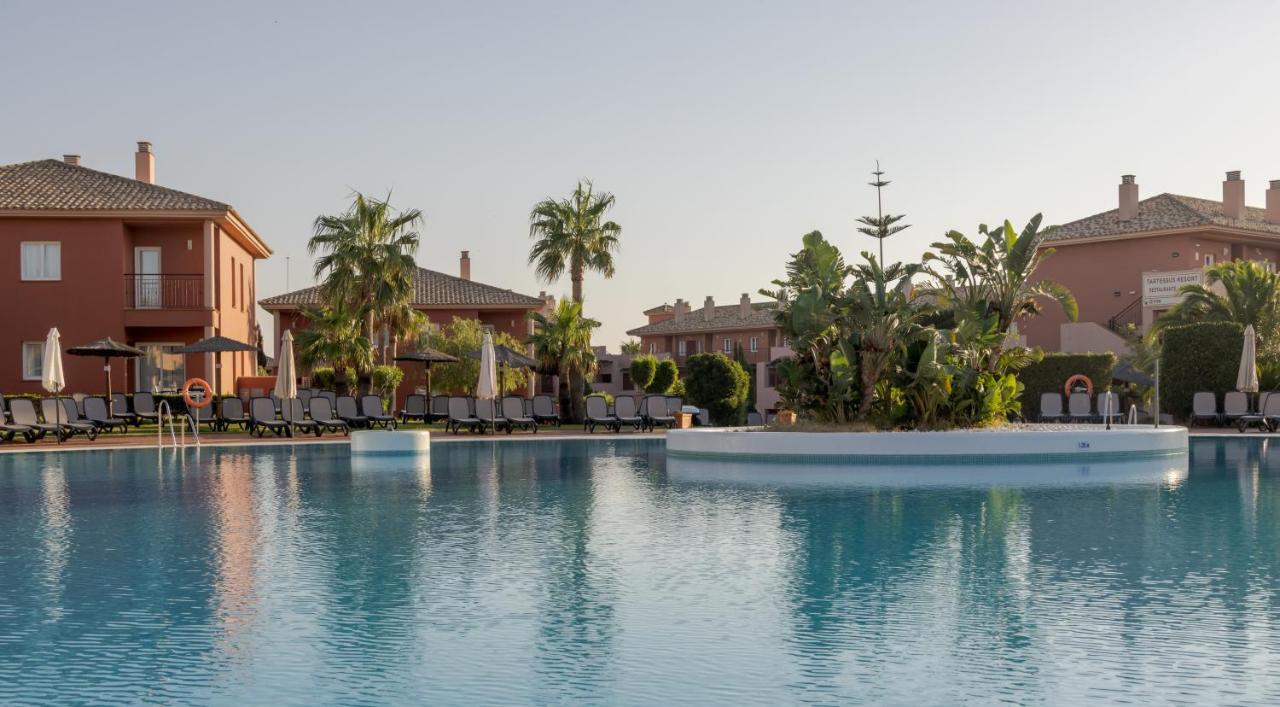Ilunion Sancti Petri Aparthotel Chiclana de la Frontera Bagian luar foto
