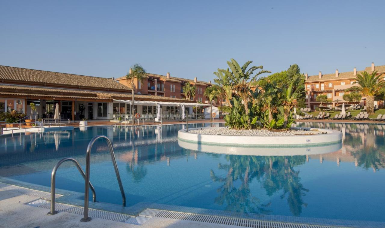 Ilunion Sancti Petri Aparthotel Chiclana de la Frontera Bagian luar foto