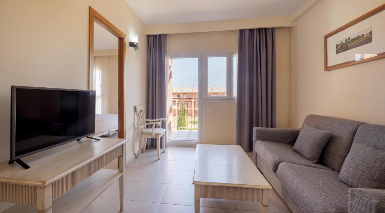 Ilunion Sancti Petri Aparthotel Chiclana de la Frontera Bagian luar foto