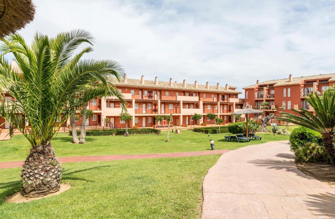 Ilunion Sancti Petri Aparthotel Chiclana de la Frontera Bagian luar foto